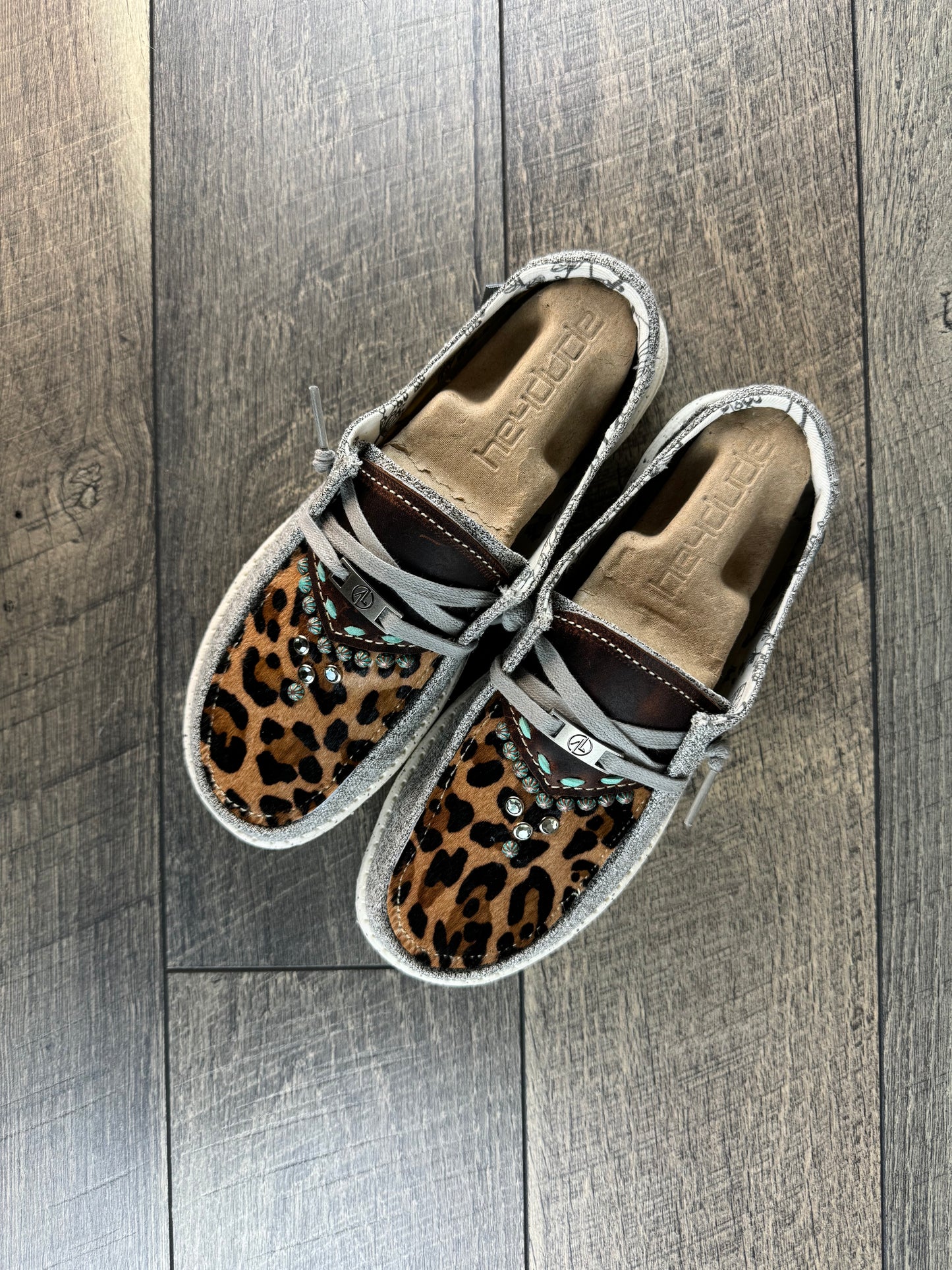 Women’s Size 8 - Grey w/Cheetah & Turquoise