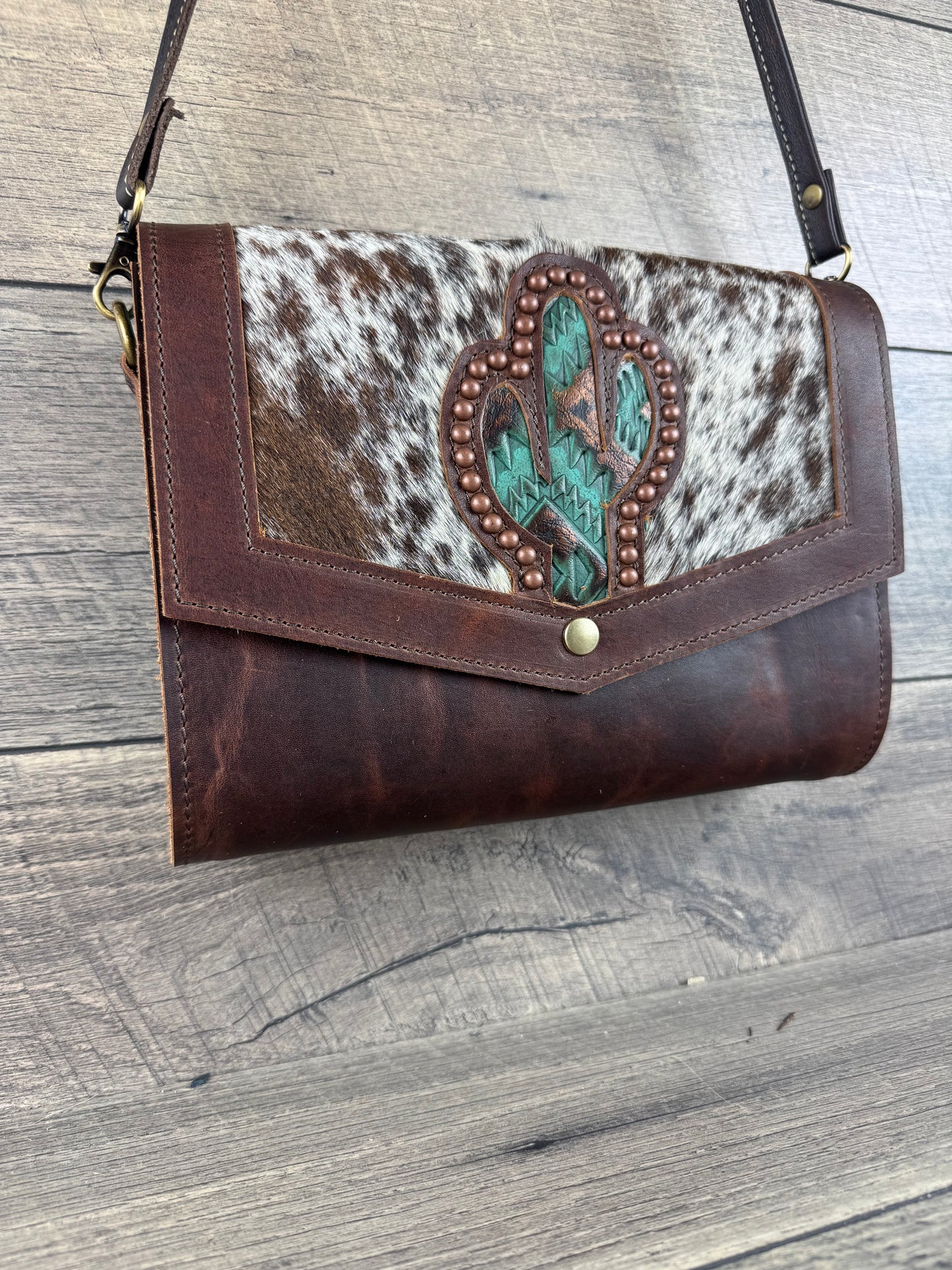 “Jasmine” Crossbody - Cowhide w/Cactus Inlay