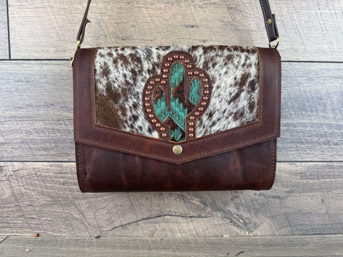 “Jasmine” Crossbody - Cowhide w/Cactus Inlay