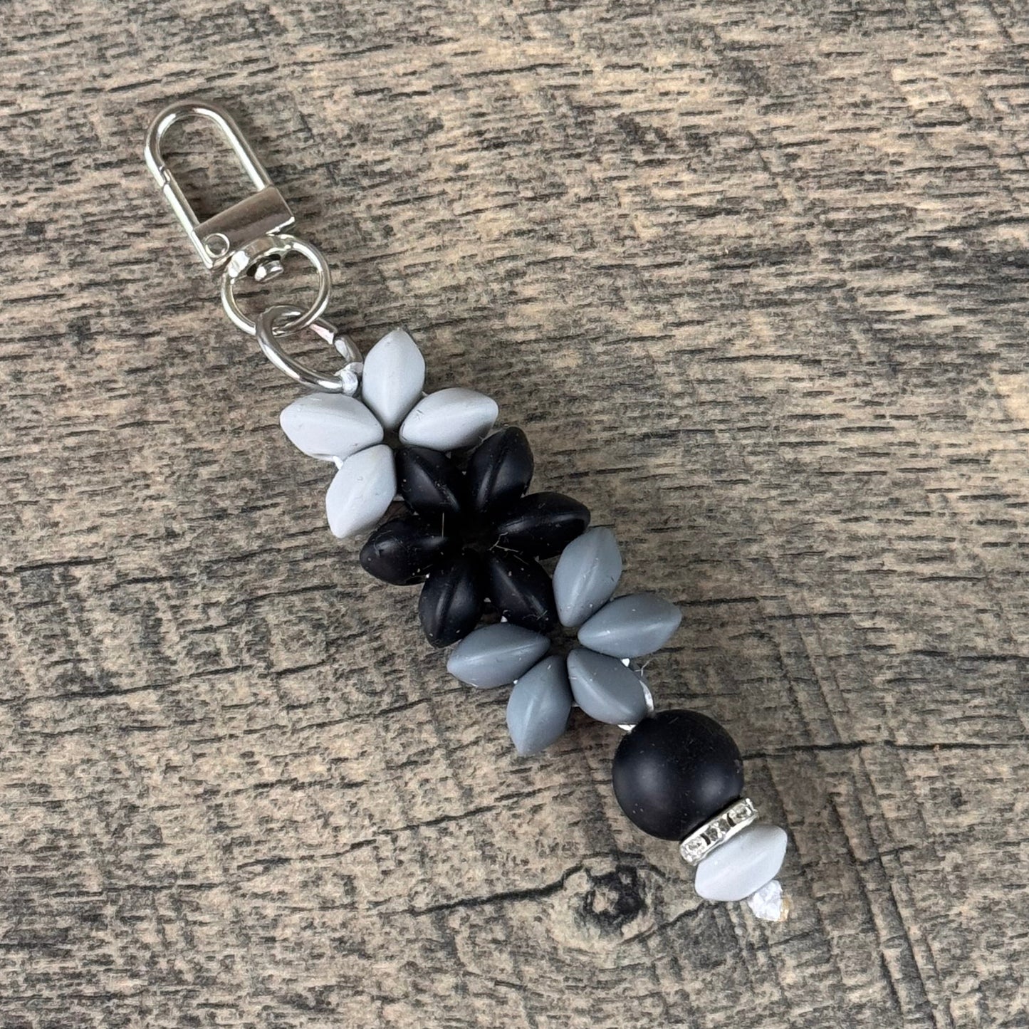 Silicone Flower Keychain 006 - Greyscale