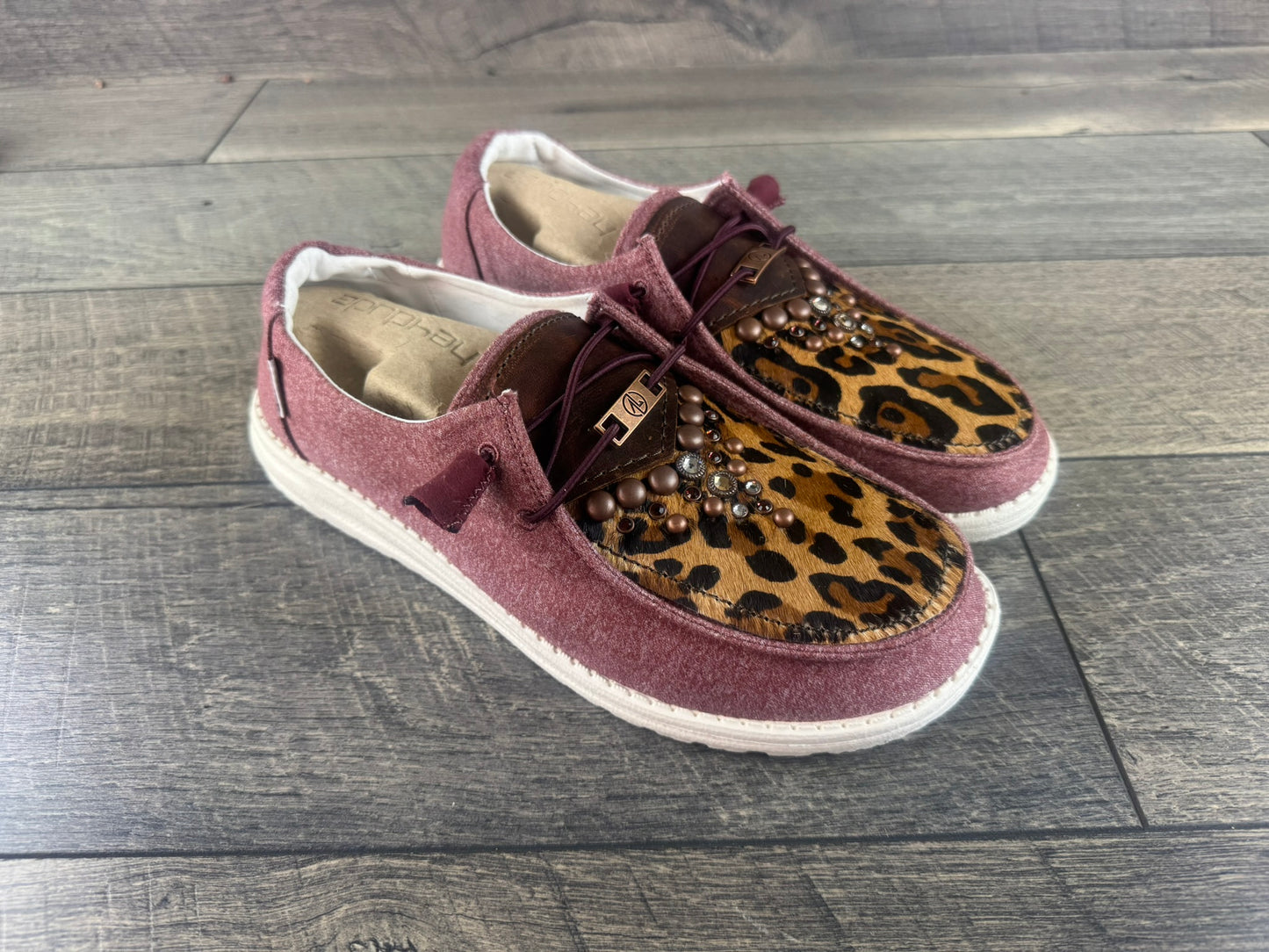Women’s Size 10 - Heather Burgundy Shoe w/Leopard